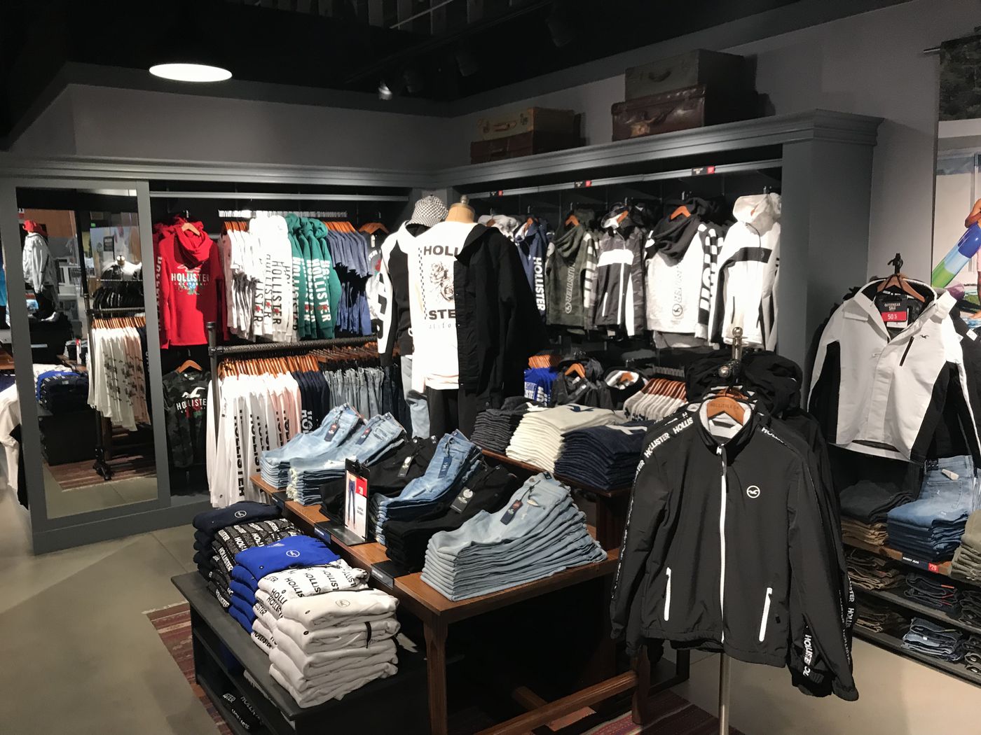 Hollister student discount in on sale store